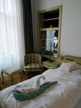 Проживание в семье Casa Generalului Сибиу Double Room with Private External Bathroom Ludovic Style-3